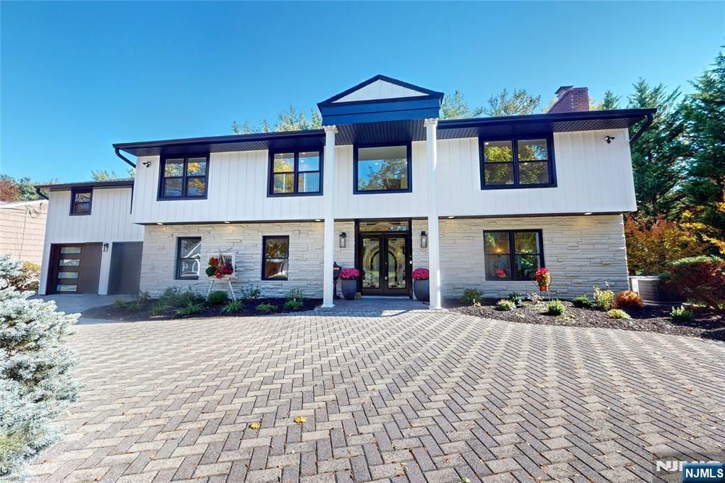 Photo of 16 Columbine Road, Paramus, NJ 07652 (MLS # 25032072)