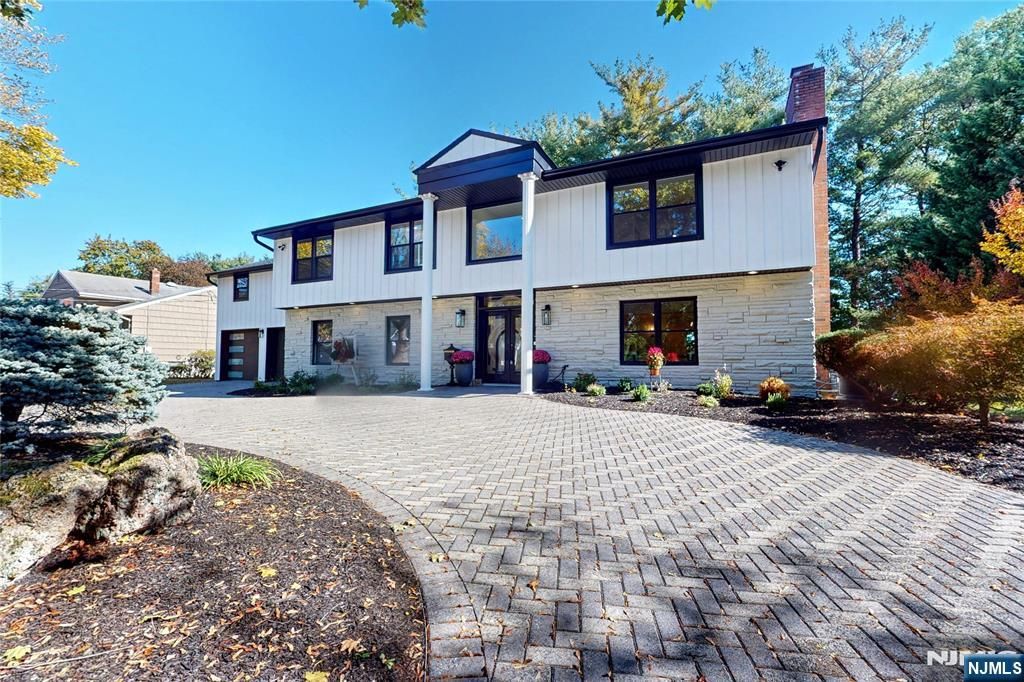 Photo of 16 Columbine Road, Paramus, NJ 07652 (MLS # 25032072)