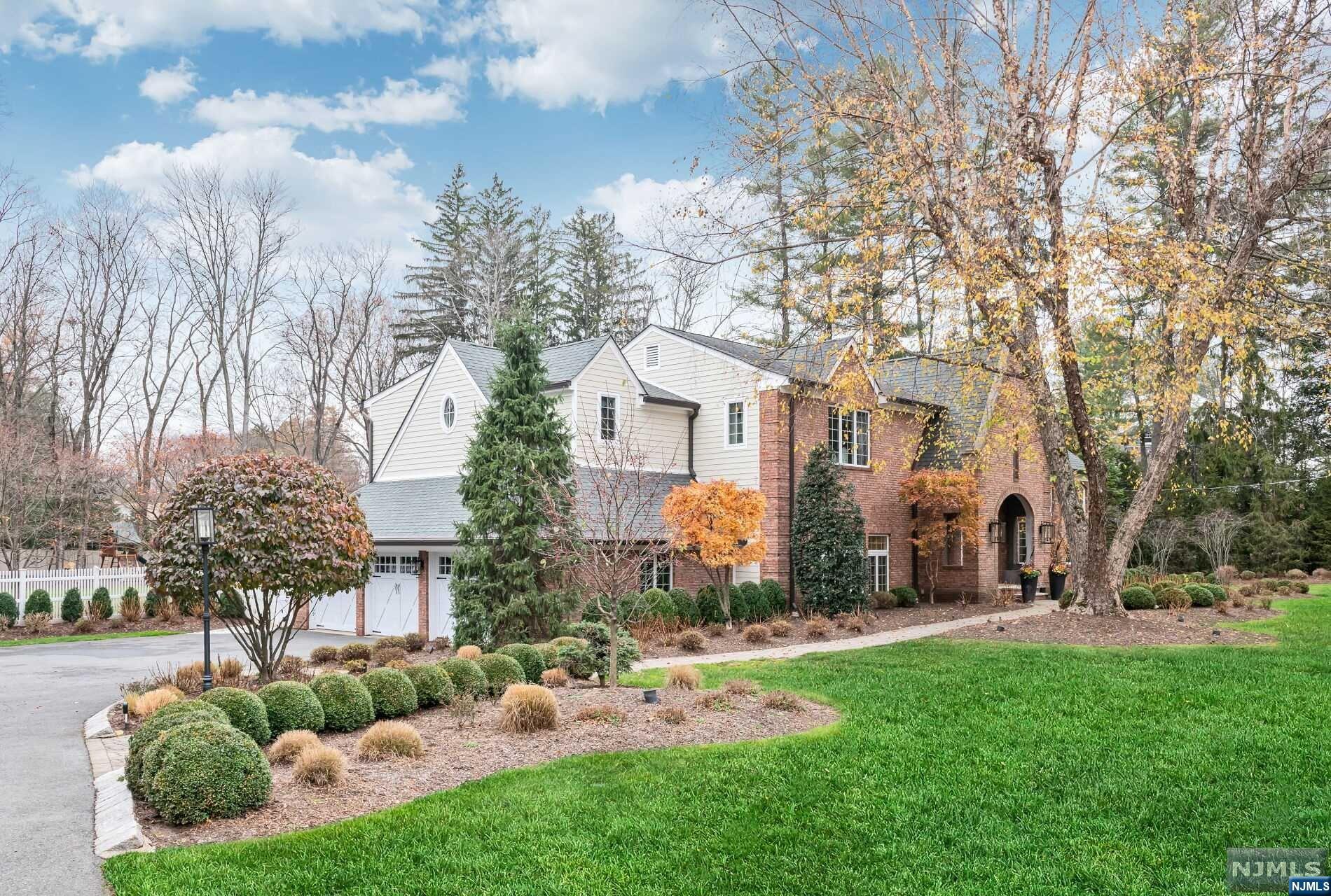 Property for Sale at 362 Algonquin Road, Franklin Lakes, New Jersey - Bedrooms: 4 
Bathrooms: 4.5 
Rooms: 11  - $2,995,000