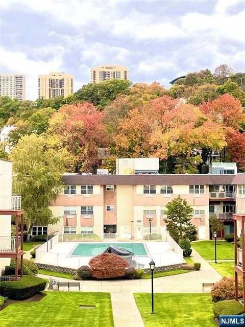 Photo of 1111 River Road #H21, Edgewater, NJ 07020 (MLS # 25038243)