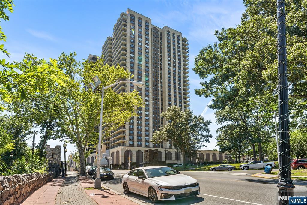 7855 Boulevard 26G