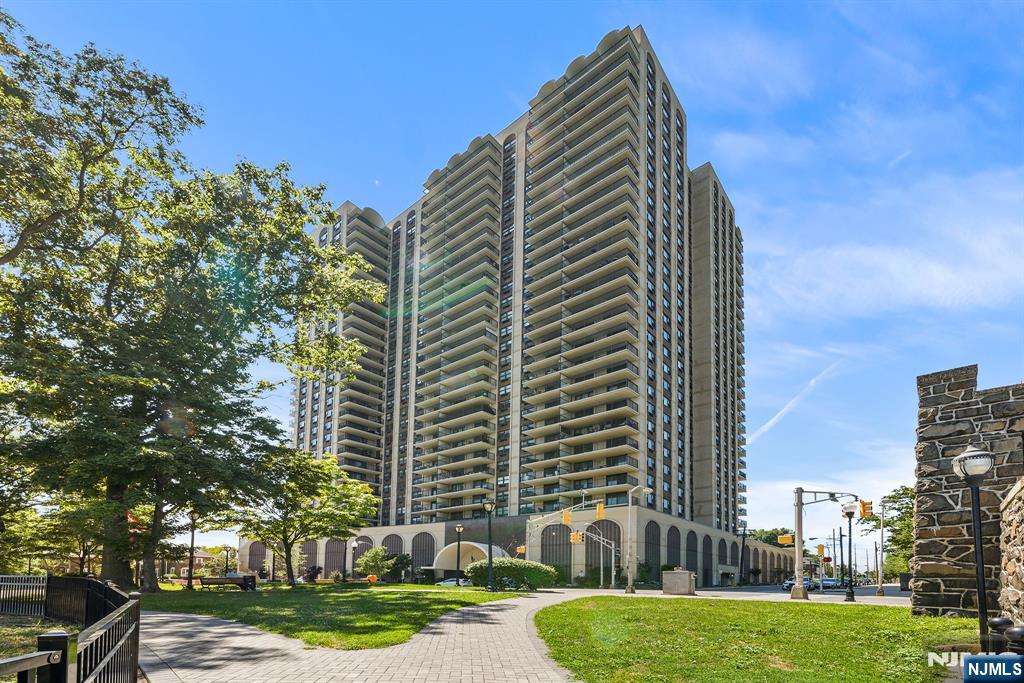 7855 Boulevard 26G
