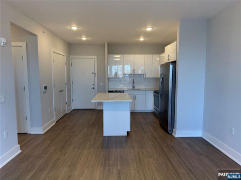 Photo of 1685 Bergen #706, Fort Lee, NJ 07024 (MLS # 26012062)