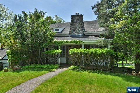 584 W Saddle River Road, Upper Saddle River, NJ 07458 - MLS#: 25007368