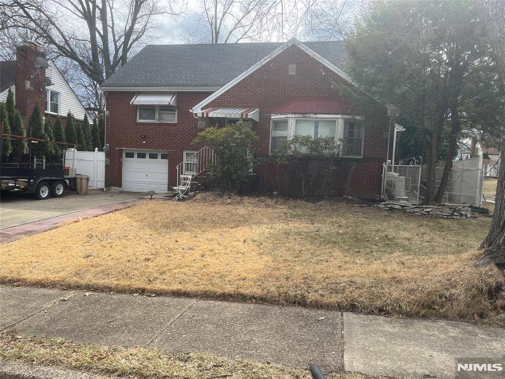 86 Howland Avenue