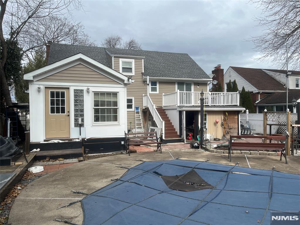 86 Howland Avenue