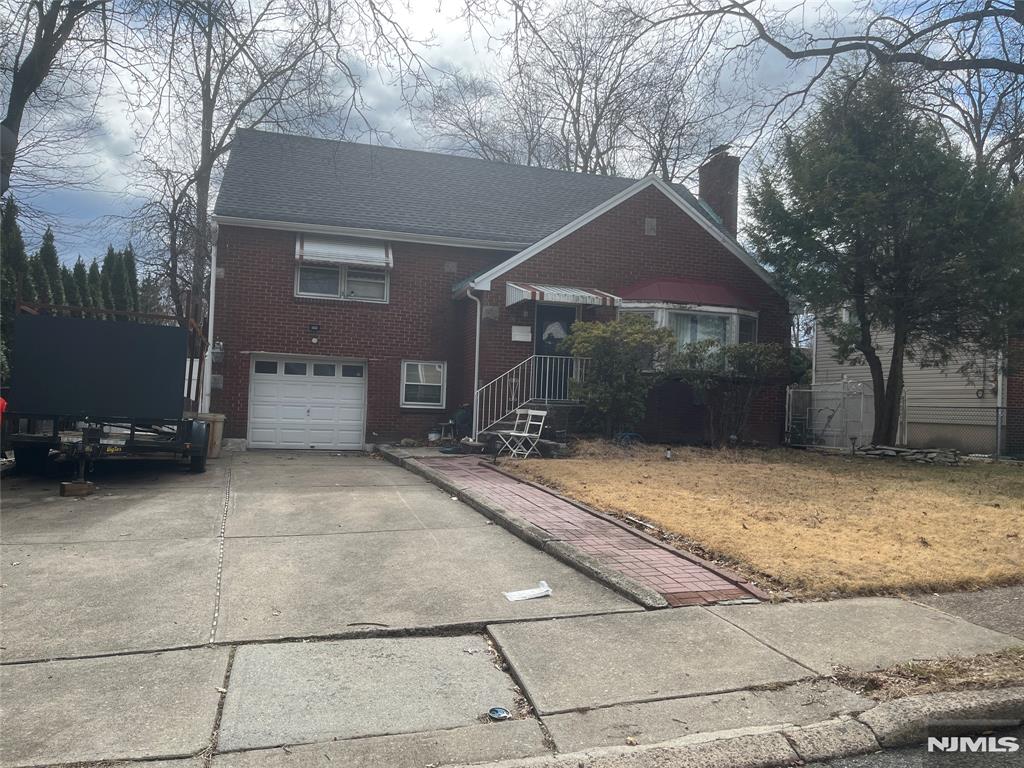 Property for Sale at 86 Howland Avenue, Teaneck, New Jersey - Bedrooms: 3 
Bathrooms: 3 
Rooms: 8  - $569,000