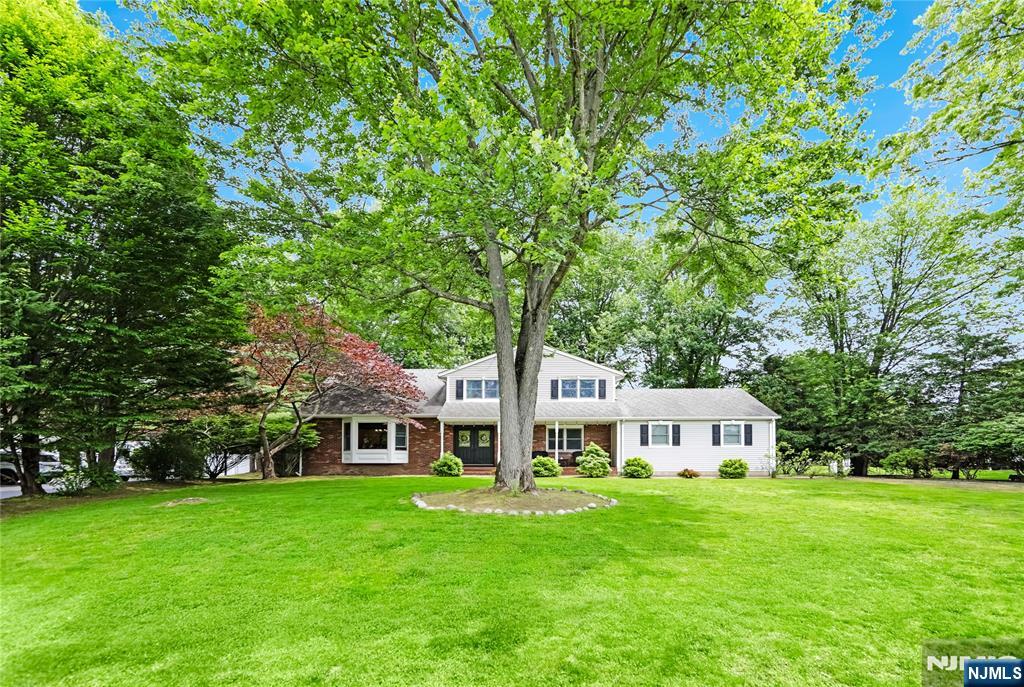 66 Hoffman Court, River Vale, New Jersey - 4 Bedrooms  
3 Bathrooms  
9 Rooms - 
