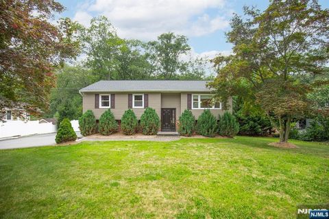 Photo of 91 Buena Vista Drive, Ringwood, NJ 07456 (MLS # 25041658)