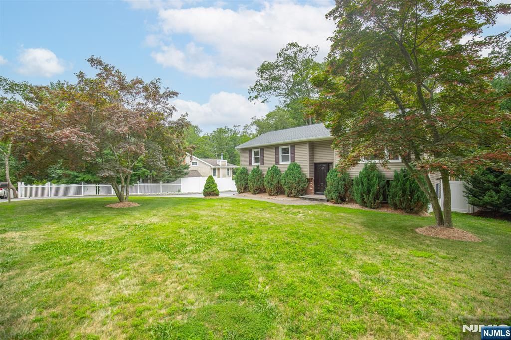 Photo of 91 Buena Vista Drive, Ringwood, NJ 07456 (MLS # 25041658)