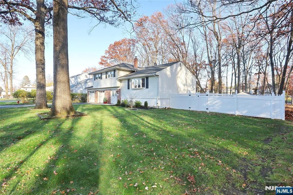 Photo of 5 Linden Ave, Emerson, NJ 07630 (MLS # 26003386)