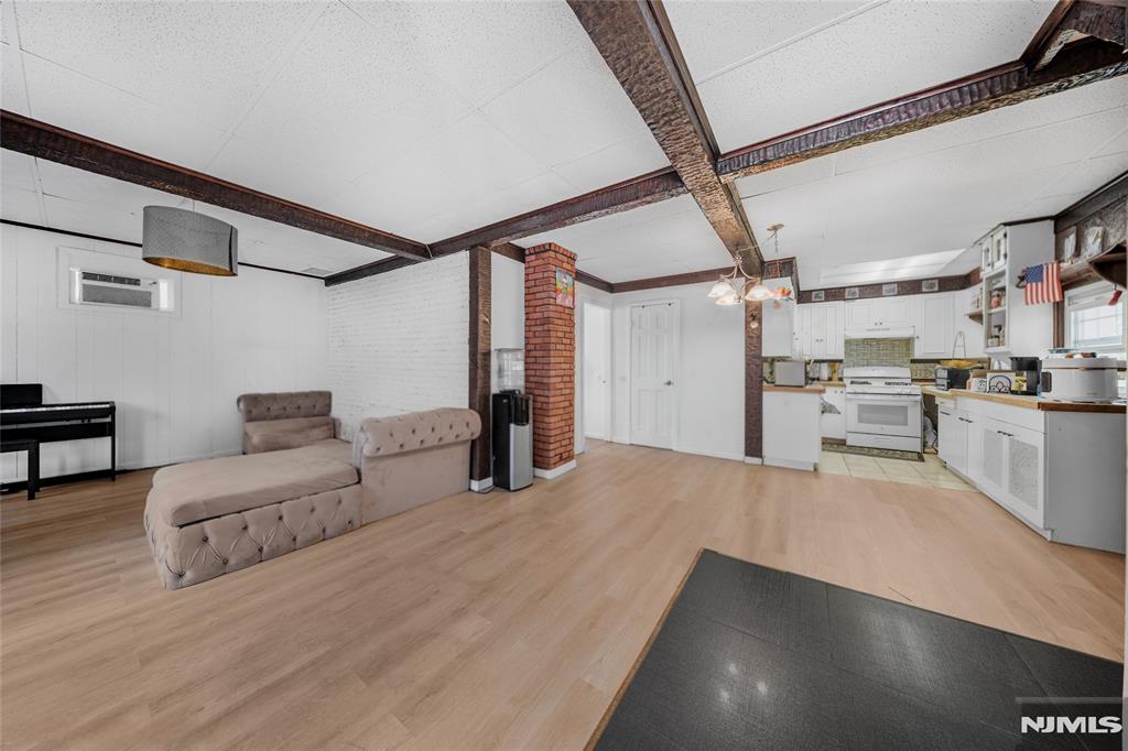 928 Belmont Avenue