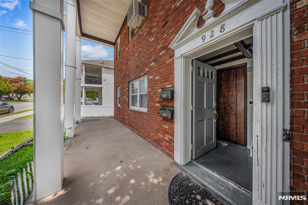 928 Belmont Avenue