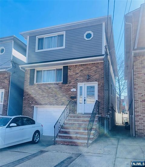 MLS: 25008242