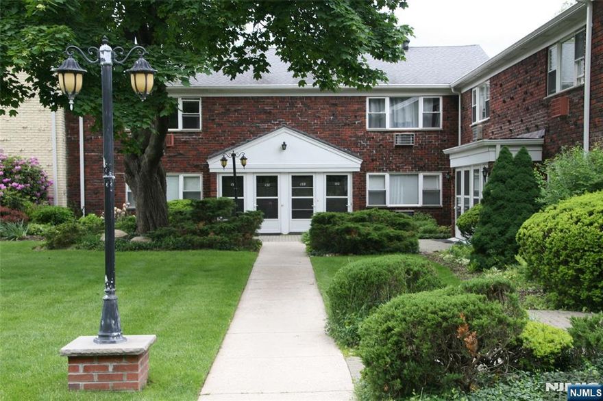 Lovely 2nd floor unit, Hardwood floors. Shows very well. Move in condition. Nice white kitchen cabinets. Gas Range. Microwave & Dishwasher. Large closet in the bedroom and another huge closet in the hall. Laundry in basement. Walk to NYC train, Interstate Shopping Center and Finch Park. Bike path to Main street right by property. Ample parking. Great location.