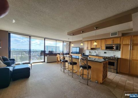 Photo of 770 Anderson Avenue #14P, Cliffside Park, NJ 07010 (MLS # 26000239)