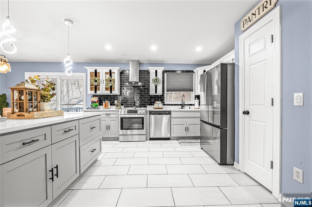 19 Black Walnut Mt Road