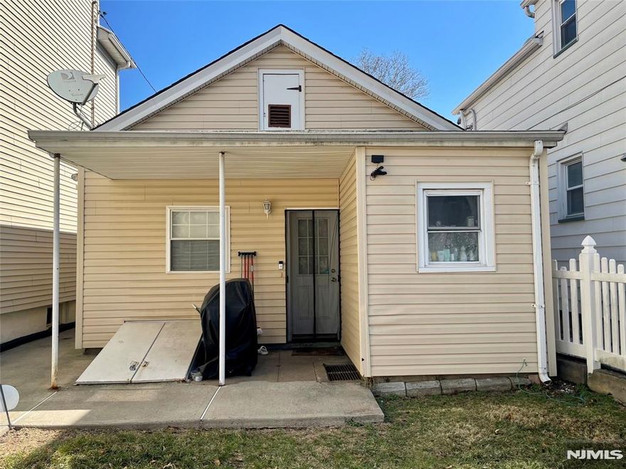 Modern 1BR/1BA Rental with Yard Access â€“ Prime Wallington Location Discover comfort and convenience in this updated 1-bedroom, 1-bathroom single-family home. This bright residence boasts a modern kitchen with stainless steel appliances, neutral grey flooring, and a spacious living area with excellent natural light. Shared use of the yard. Listing agent related to owner.