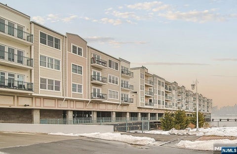 Photo of 321 The Promenade, Edgewater, NJ 07020 (MLS # 26031898)