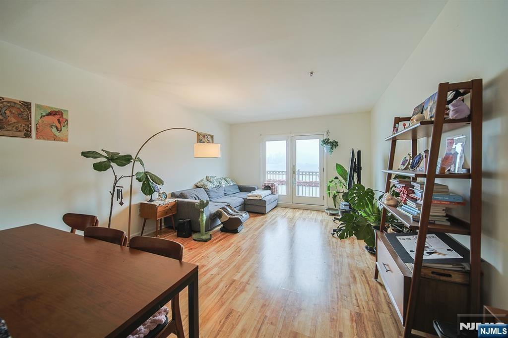 321 The Promenade