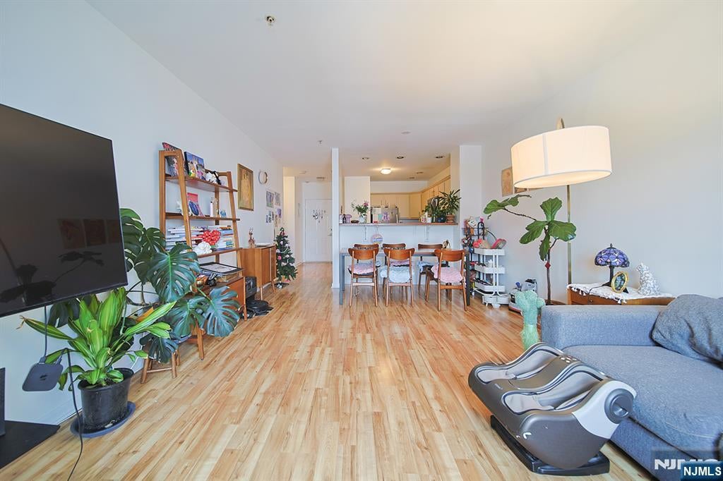 321 The Promenade
