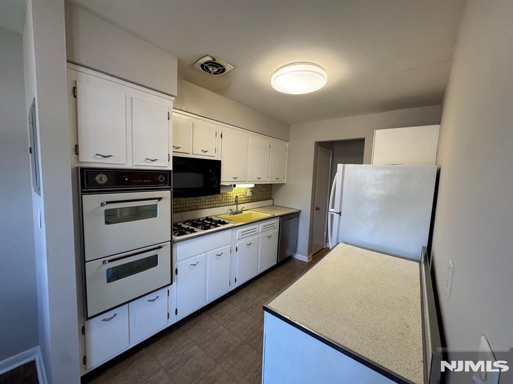 2200 Center Avenue E7
