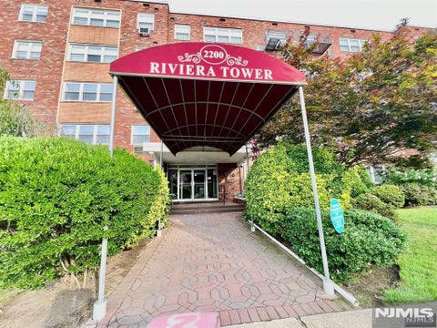 Photo of 2200 Center Avenue #E7, Fort Lee, NJ 07024 (MLS # 26036906)