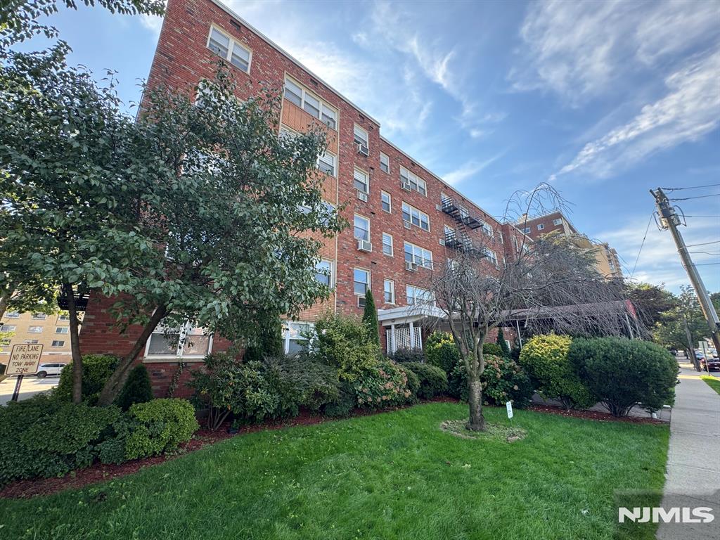 2200 Center Avenue E7