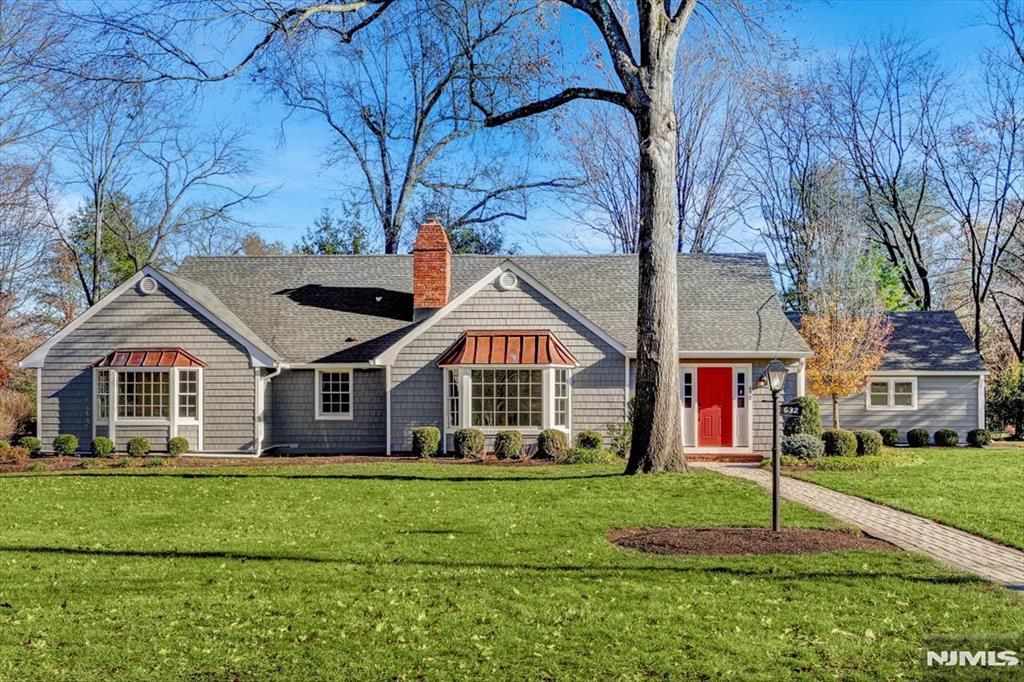 Photo of 632 Fairview Place, Wyckoff, NJ 07481 (MLS # 25042290)