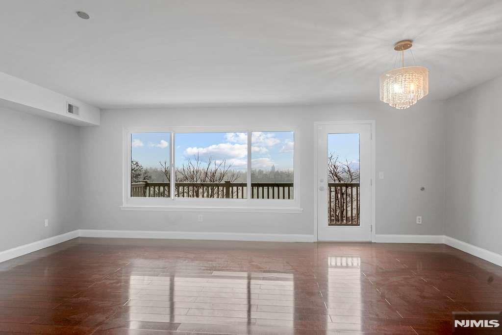 7400 Boulevard East 3C