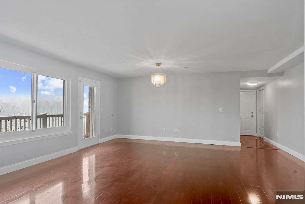 7400 Boulevard East 3C