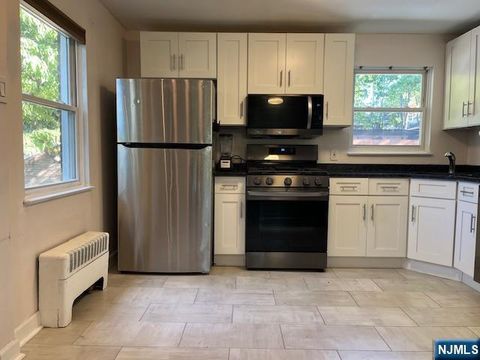 Photo of 533 Grand Ave, Leonia, NJ 07605 (MLS # 25036134) Photo of 533 Grand Ave, Leonia, NJ 07605 (MLS # 25036134)