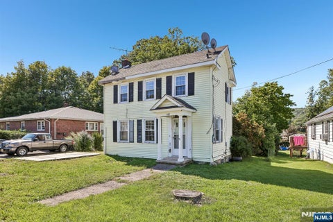 Photo of 162 Chestnut Street, Boonton Township, NJ 07005 (MLS # 26033728)