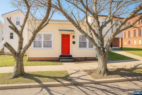 31 Kossuth Street Haledon NJ 07508