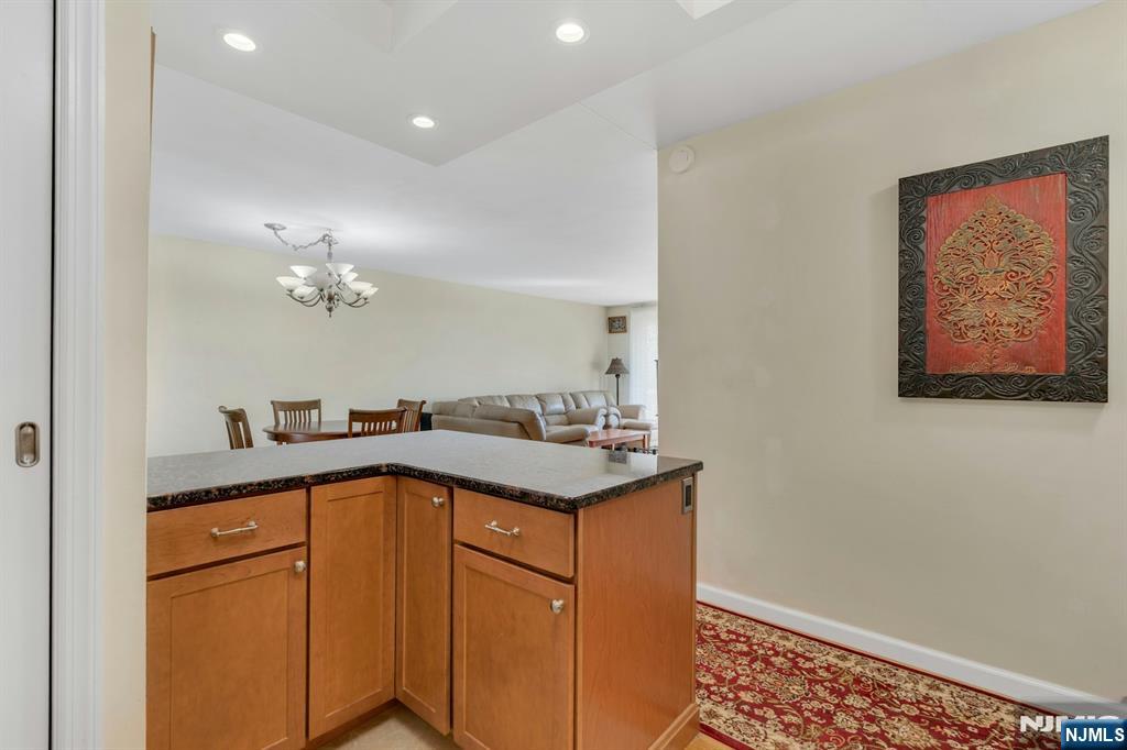 2000 Linwood Avenue 22R