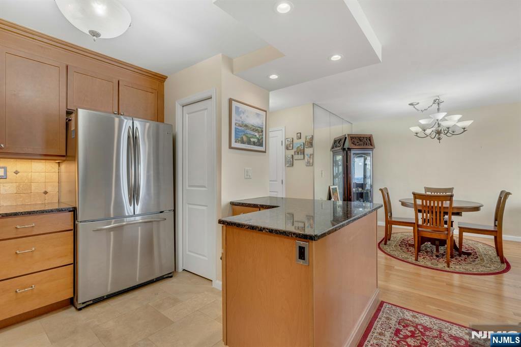 2000 Linwood Avenue 22R