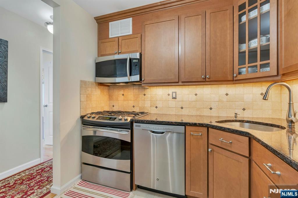 2000 Linwood Avenue 22R