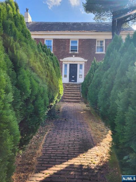 Photo of 324 Scotland Road, South Orange Village, NJ 07079 (MLS # 25021287) Photo of 324 Scotland Road, South Orange Village, NJ 07079 (MLS # 25021287)