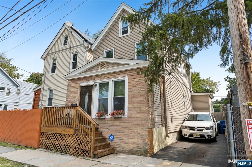 66 Oak Avenue
