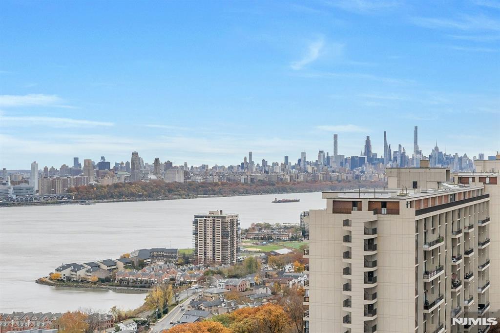 1500 Palisade Avenue 15F