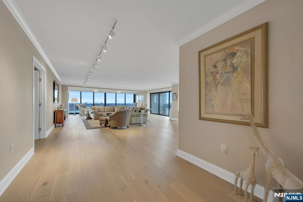 Photo of 1500 Palisade Avenue #15F, Fort Lee, NJ 07024 (MLS # 25040176)