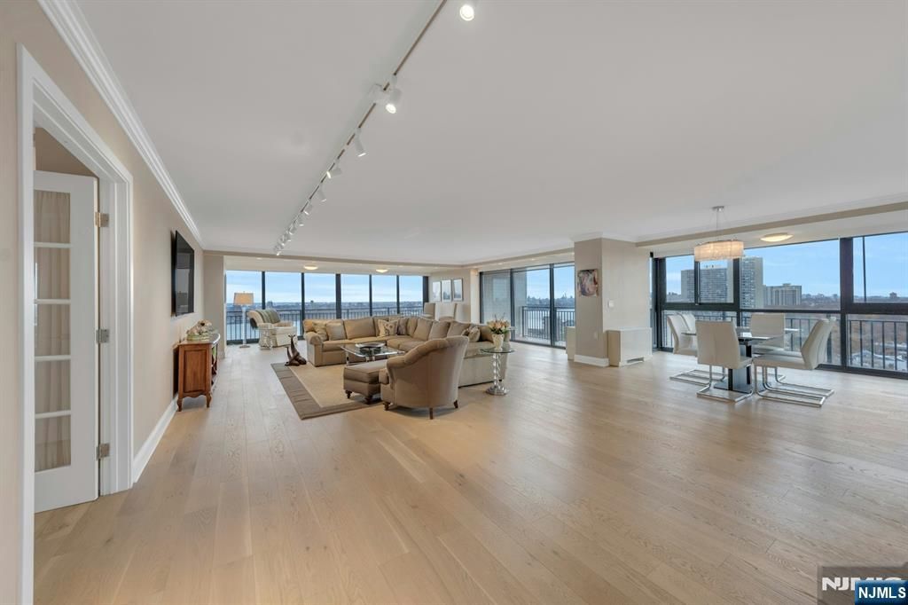 Photo of 1500 Palisade Avenue #15F, Fort Lee, NJ 07024 (MLS # 25040176)