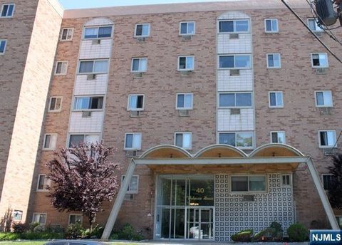 Photo of 40 Zabriskie St, Hackensack, NJ 07601 (MLS # 25040117)