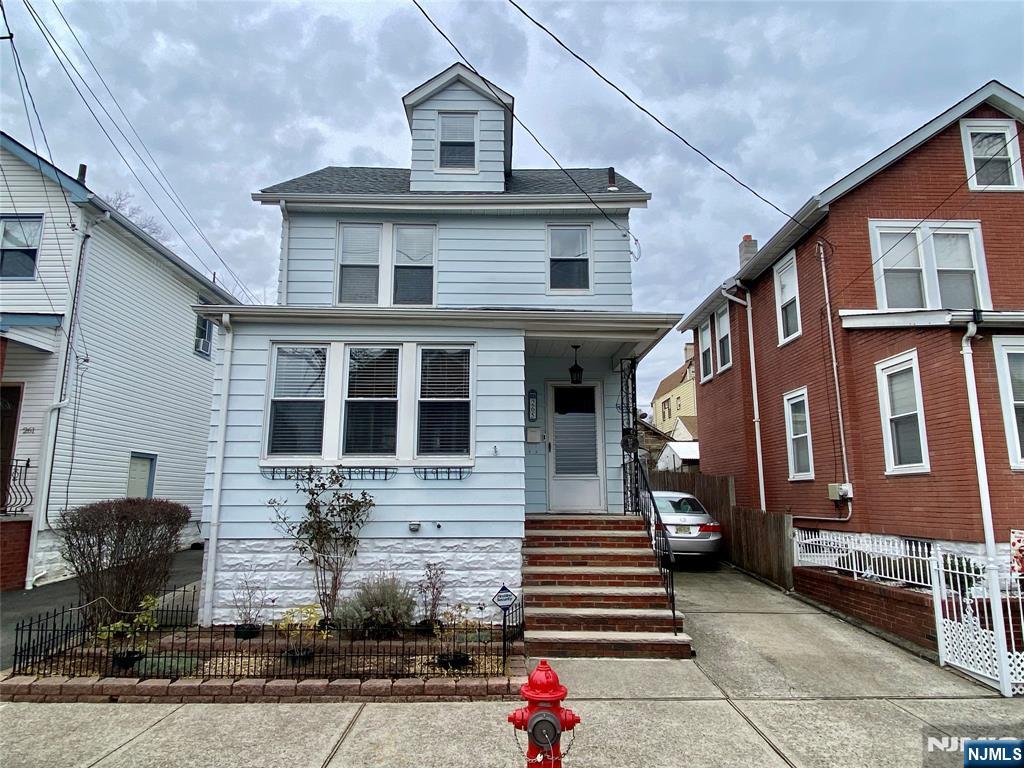 265 Hickory Street, Kearny, New Jersey - 3 Bedrooms  
2 Bathrooms  
7 Rooms - 