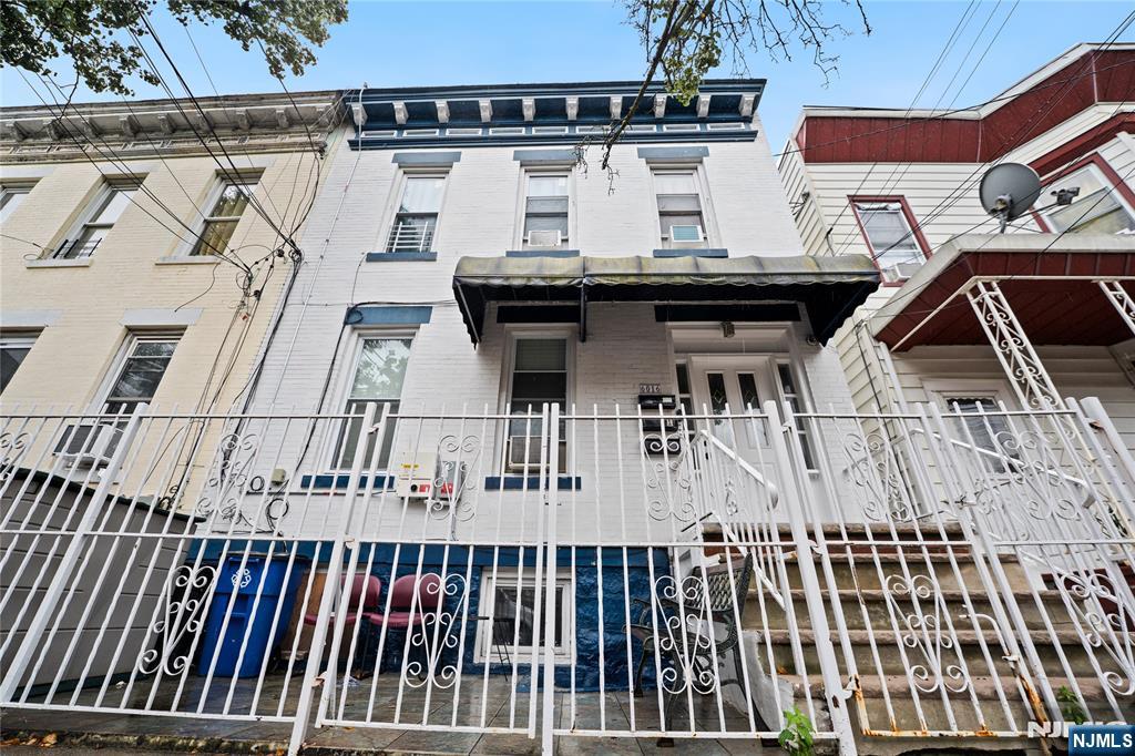 6016 Monroe Place