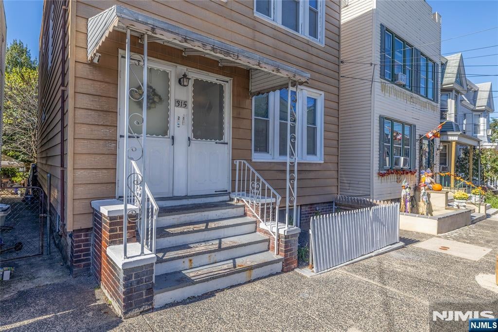 315 Pearsall Avenue