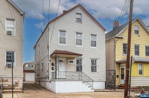 Photo of 334 Pine Street, Elizabeth, NJ 07206 (MLS # 25041121)