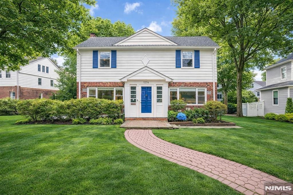 1284 Wellington Avenue