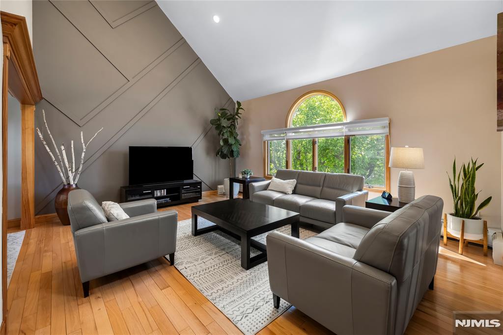 66 Roehrs Drive
