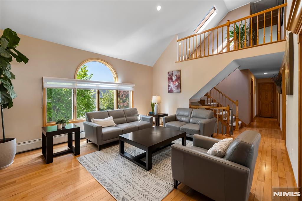 66 Roehrs Drive
